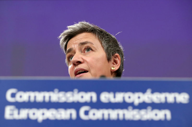 © Reuters. FILE PHOTO:  EU Competition Commissioner Vestager talks to the media at the European Council headquarters in Brussels