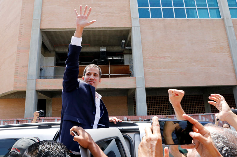 © Reuters. Venezuelan opposition leader Juan Guaido arrives in Caracas