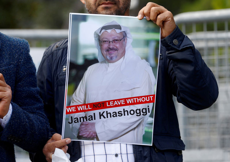 © Reuters. FILE PHOTO: A demonstrator holds picture of Saudi journalist Jamal Khashoggi during a protest in front of Saudi Arabia's consulate in Istanbul