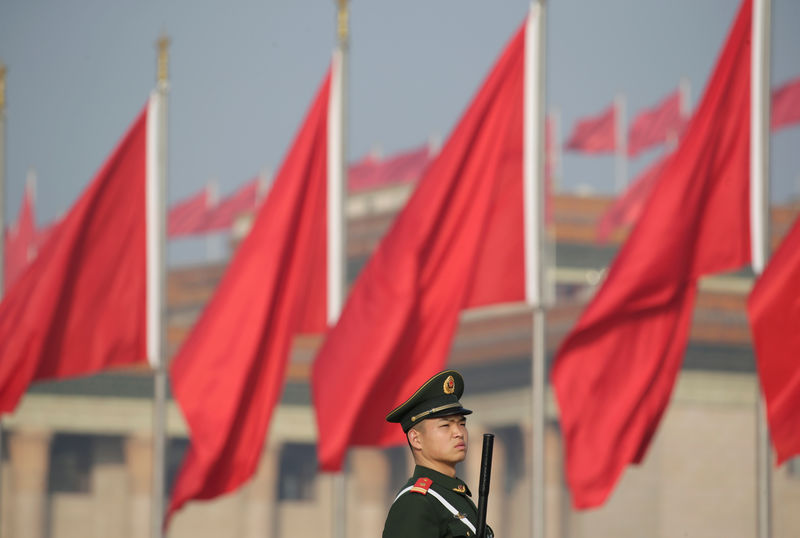 © Reuters. A paramilitary policeman stands guard at Tiananmen Square ahead of NPC, China's annual session of parliament, in Beijing