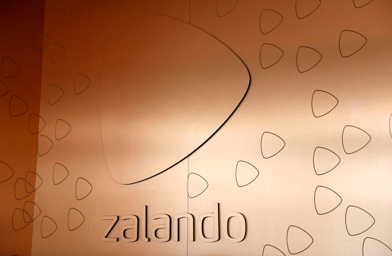 © Reuters. The logo of fashion retailer Zalando is pictured in an office building in Berlin