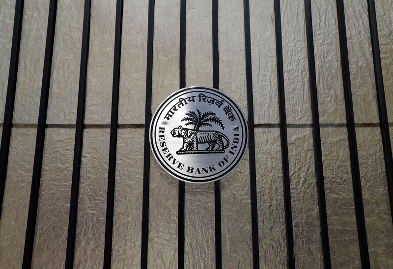 © Reuters. A Reserve Bank of India (RBI) logo is seen at the entrance gate of tts headquarters in Mumbai