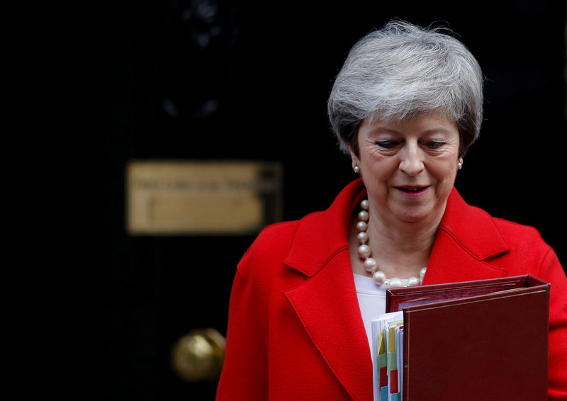 © Reuters. May, bajo presión por el aumento de los apuñalamientos en Reino Unido