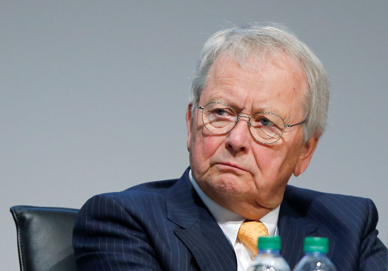 © Reuters. Wolfgang Porsche, chairman of Porsche SE, attends the Volkswagen Group's annual general meeting in Berlin