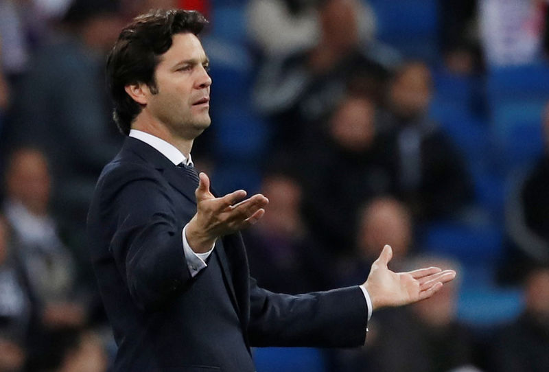 © Reuters. El entrenador del Real Madrid, Santiago Solari, reacciona durante el partido en que el Ajax eliminó a su equipo de la Liga de Campeones, en Madrid