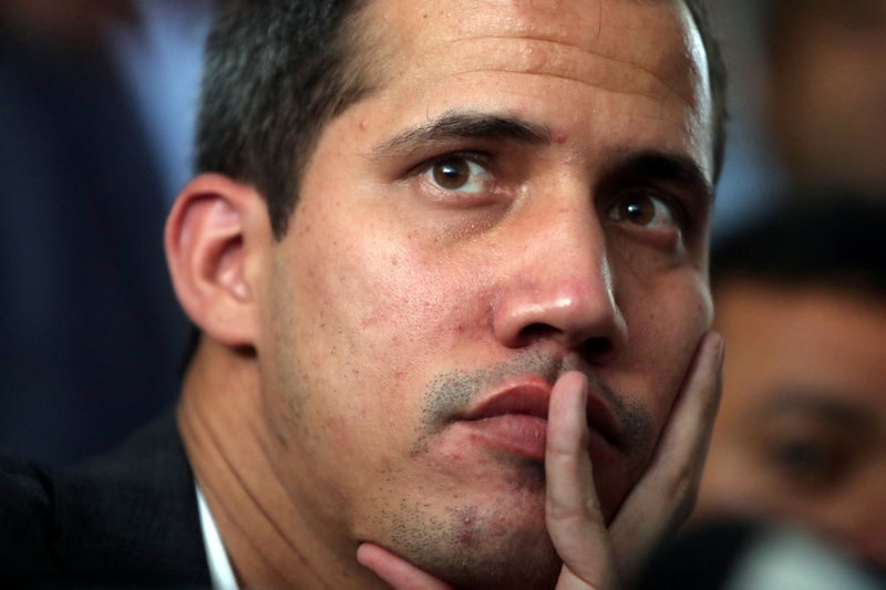 © Reuters. Venezuelan opposition leader Juan Guaido attends a press conference after the meeting with public employees in Caracas