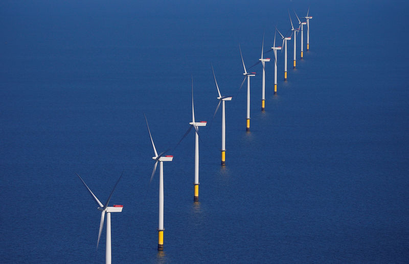 © Reuters. FILE PHOTO: General view of the Walney Extension offshore wind farm operated by Orsted off the coast of Blackpool