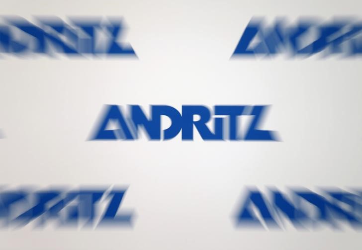 © Reuters. A zoomed image of the logo of Austrian machinery maker Andritz during a news conference in Vienna