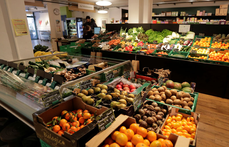 © Reuters. Fruits and vegetables are on display at Maran Vegan, Austria's first strictly vegan supermarket, in Vienna
