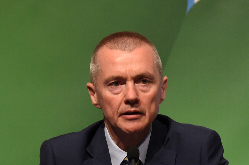 © Reuters. FILE PHOTO: Willie Walsh, CEO of International Airlines Group speaks during the closing press briefing at the 2016 International Air Transport Association (IATA) Annual General Meeting (AGM) and World Air Transport Summit in Dublin