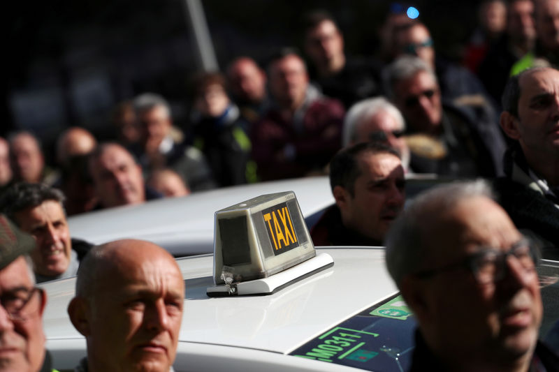© Reuters. Cabify vuelve a operar en Barcelona bajo una nueva normativa más estricta