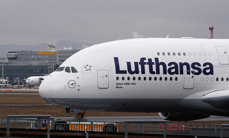 © Reuters. An Airbus A380 of German air carrier Lufthansa is pulled for technical maintainance at the airport in Frankfur