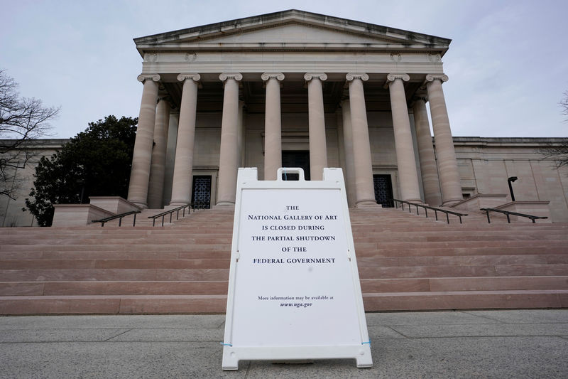 © Reuters. A closing sign is seen outside the National Gallery of Art in Washington