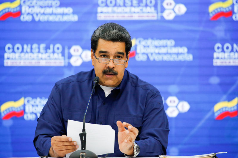 © Reuters. Venezuela's President Maduro speaks during a meeting with ministers and members of the government related to the science and technology sector in Caracas