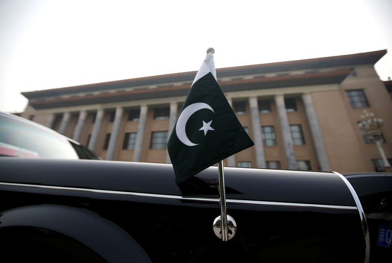 © Reuters. Pakistán intensifica su campaña contra las milicias tomando el control de escuelas religiosas