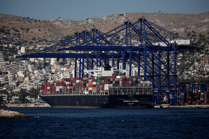 © Reuters. A cargo ship is moored at the Piraeus Container Terminal, near Athens