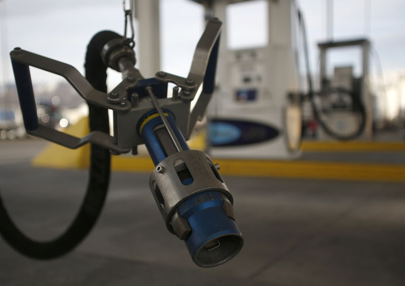 © Reuters. A LNG fuel pump nozzle at a Blu LNG filling station in Salt Lake City, Utah