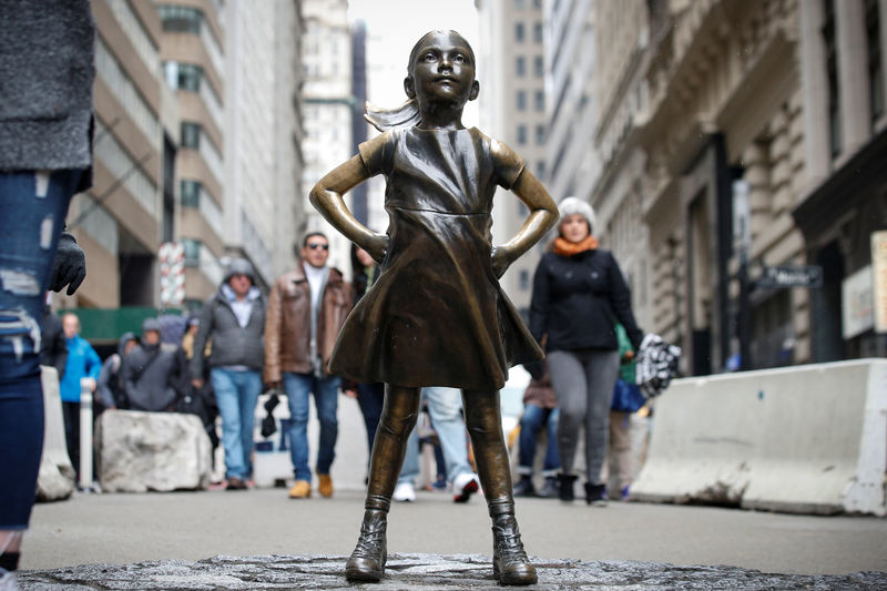 © Reuters. The 'Fearless Girl' statue is seen on Broadway in the Financial District of Manhattan in New York City