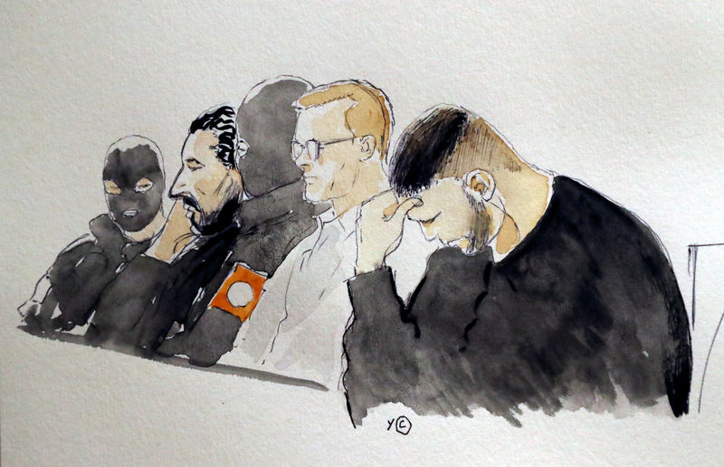 © Reuters. A court drawing shows Mehdi Nemmouche and Nacer Bendrer during the trial of Nemmouche and Bendrer at Brussels' Palace of Justice