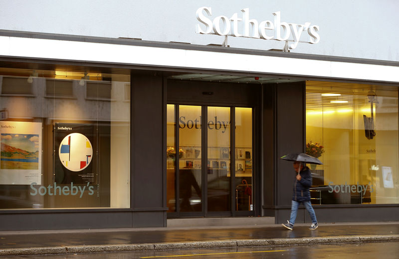 © Reuters. Logo of Sotheby's auction house is seen in Zurich