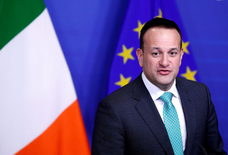 © Reuters. FILE PHOTO: EU Commission President Juncker meets Irish PM Varadkar in Brussels