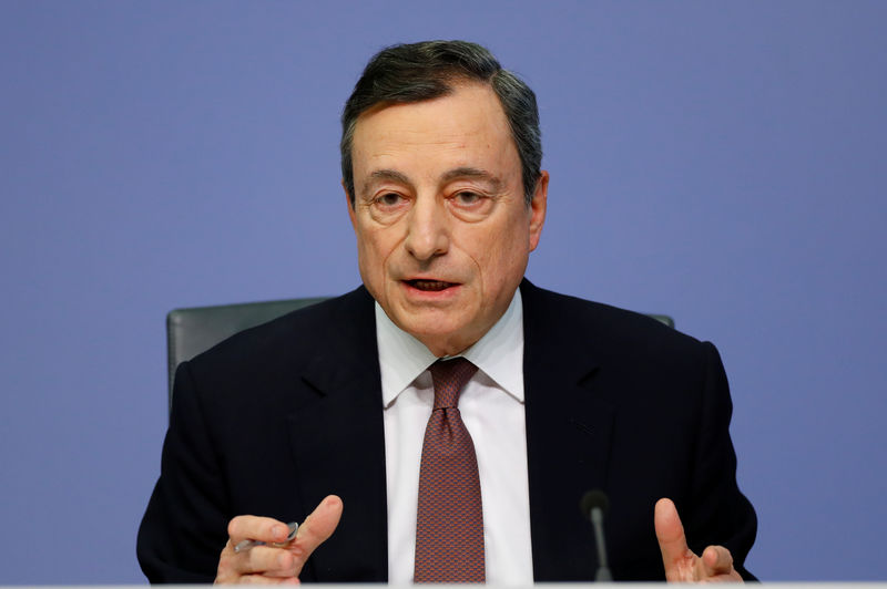 © Reuters. Mario Draghi, President of the European central Bank (ECB) attends a news conference on the outcome of the Governing Council meeting at the ECB headquarters in Frankfurt