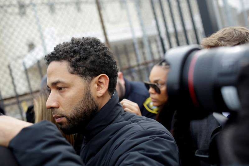 © Reuters. Ator Jussie Smollett  ao deixar penitenciária em Chicago