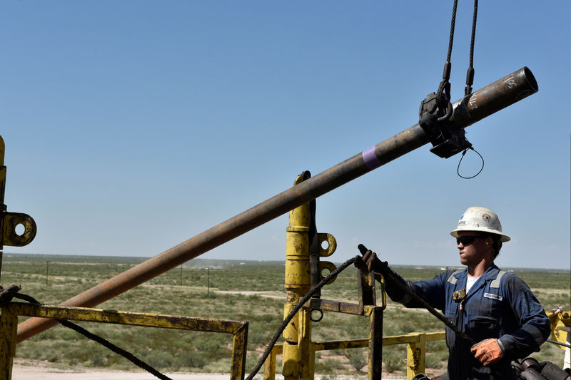 © Reuters. بيكر هيوز: عدد حفارات النفط النشطة في أمريكا ينخفض لثالث أسبوع على التوالي