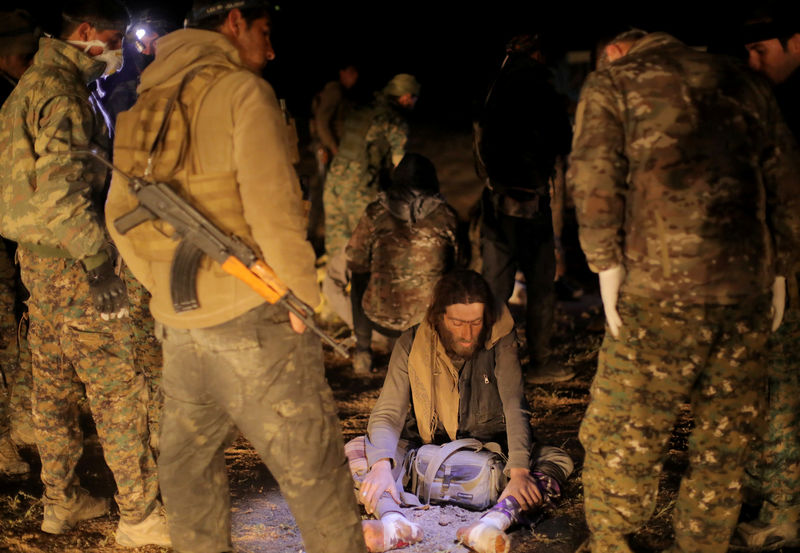 © Reuters. الدولة الإسلامية تشن هجومين مضادين في الباغوز السورية