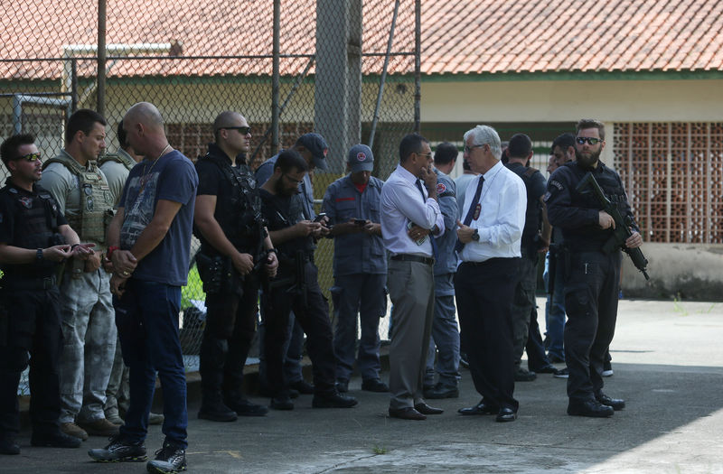 © Reuters. مقتل تسعة وإصابة 17 في إطلاق نار بمدرسة في البرازيل