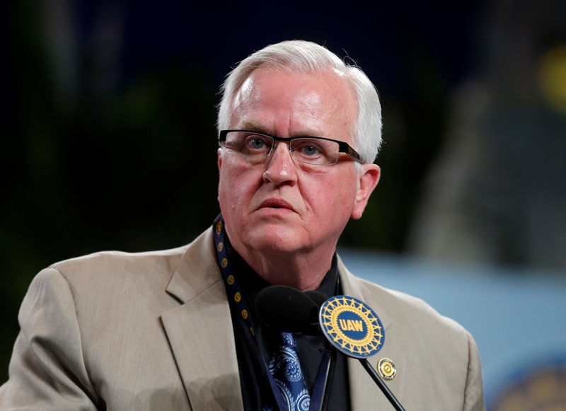 © Reuters. United Auto Workers (UAW) union Vice-President Terry Dittes addresses delegates during the 'Special Convention on Collective Bargaining' in Detroit