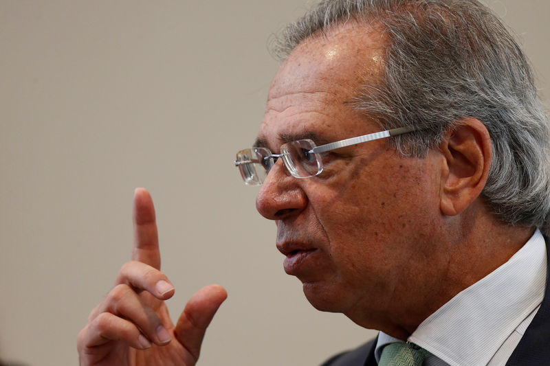 © Reuters. Ministro da Economia, Paulo Guedes, durante reunião em Brasília