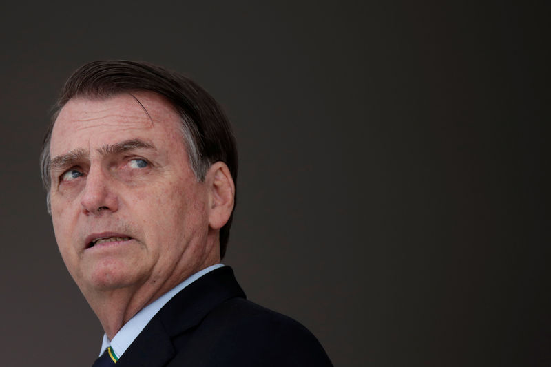 © Reuters. Brazil's President Jair Bolsonaro waits for Paraguay's President Mario Abdo before a meeting at the Planalto Palace in Brasilia