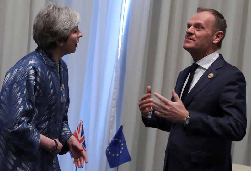 © Reuters. Britain's PM May poses with EU Council President Tusk in the Red Sea resort of Sharm el-Sheikh