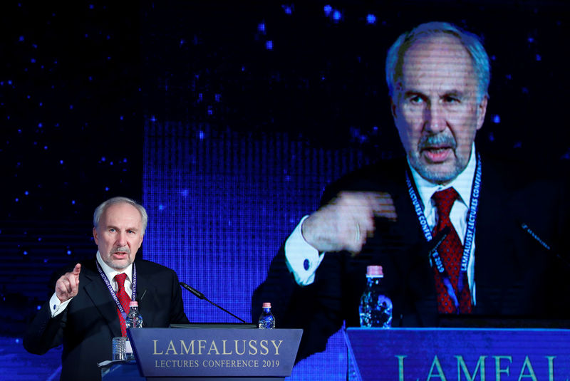 © Reuters. Nowotny, Governor of the Oesterreichische Nationalbank delivers a speech during Lamfalussy Lectures Conference in Budapest