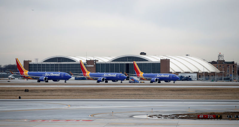 © Reuters. Aeronaves do modelo 737 MAX 8 da Boeing com atividade suspensa no aeroporto de Chicago.