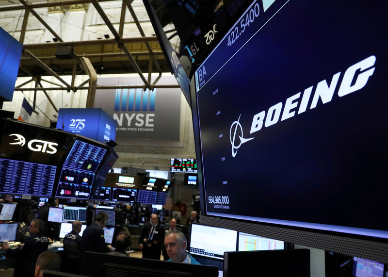 © Reuters. FILE PHOTO: The company logo for Boeing is displayed on a screen on the floor of the NYSE in New York