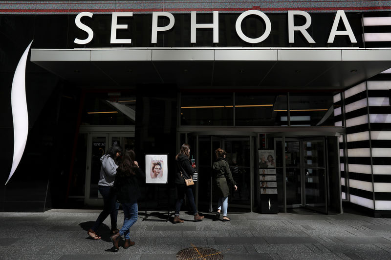 © Reuters. FILE PHOTO: People walk into a Sephora store in Times Square