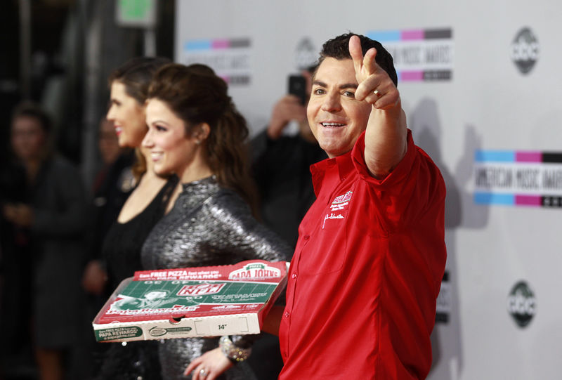 © Reuters. FILE PHOTO:  John Schnatter, founder and CEO of Papa John's Pizza, arrives at the 2011 American Music Awards in Los Angeles