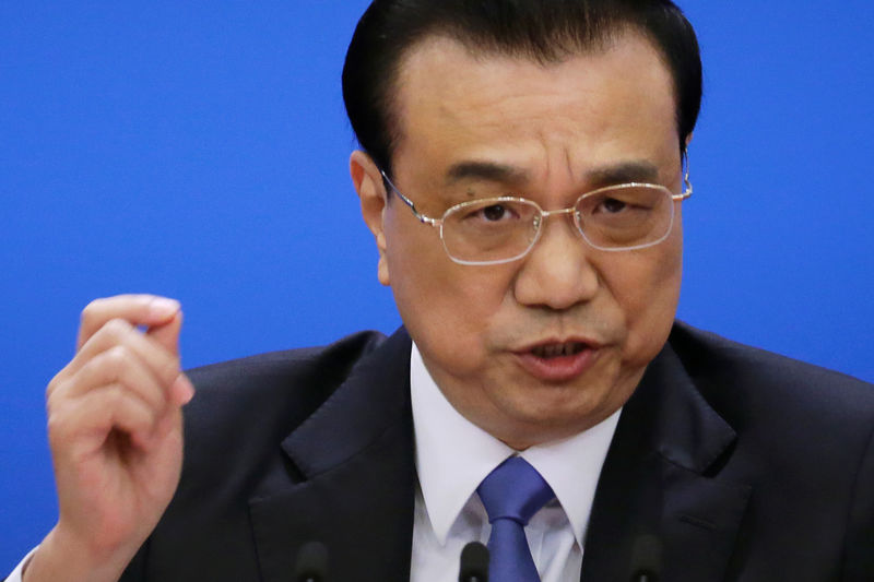 © Reuters. Chinese Premier Li Keqiang speaks at a news conference following the closing session of the National People's Congress (NPC) at the Great Hall of the People in Beijing