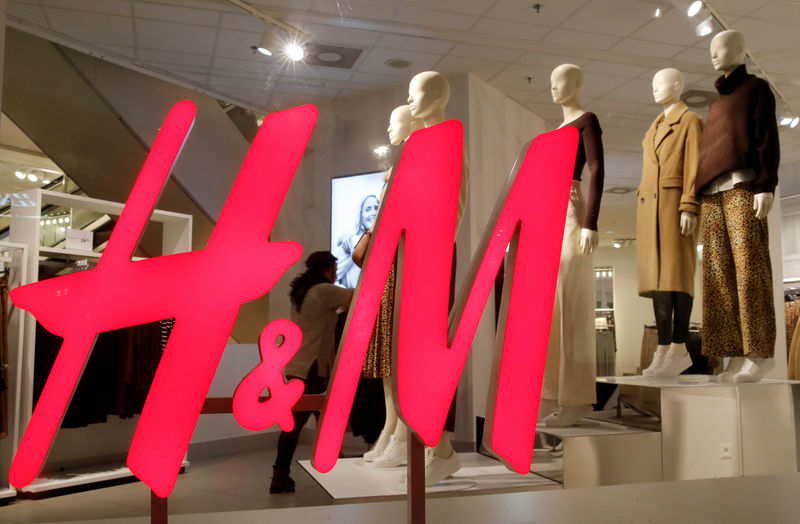 © Reuters. Logo of H&M is seen in a display window of a store in Zurich