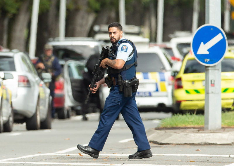 © Reuters. Armed police following a shooting at the Al Noor mosque in Christchurch