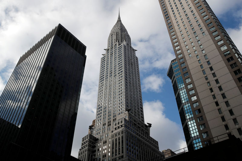 © Reuters. FILE PHOTO: New York City's iconic Chrysler Building is seen in Manhattan