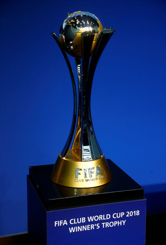 © Reuters. أندية أوروبية تهدد بمقاطعة نسخة جديدة لكأس العالم للأندية يقترحها الفيفا