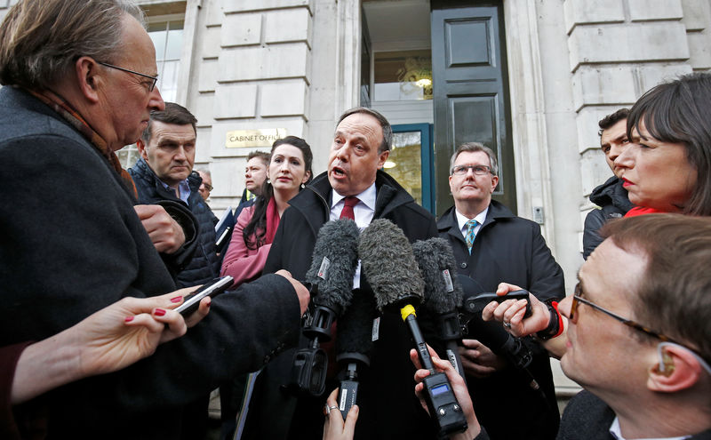 © Reuters. Democratic Unionist Party (DUP) deputy leader Nigel Dodds, speaks to the media outside the Cabinet Office, in London