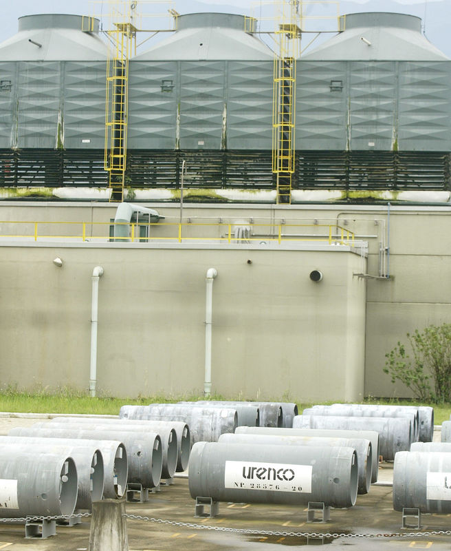 © Reuters. Reservatórios de urânio em unidade nuclear em Resende (RJ)