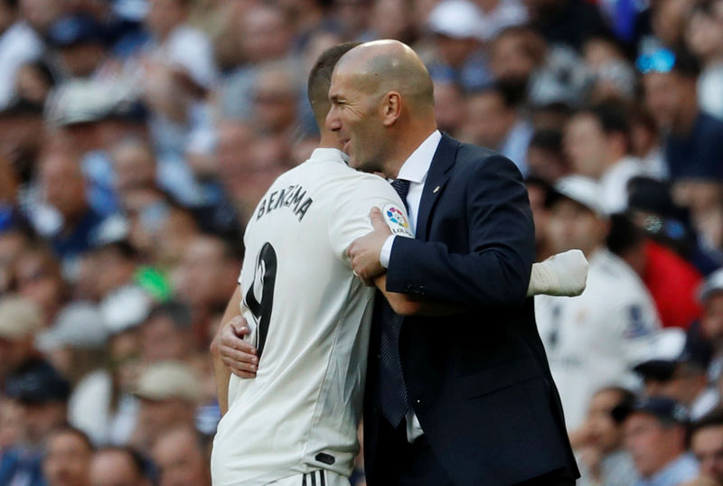 © Reuters. Isco y Bale brindan a Zidane una victoria en su vuelta al Real Madrid