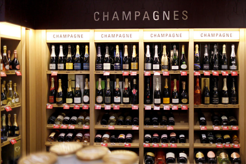 © Reuters. Bottles of champagne are displayed at a Nicolas French wine specialist store in Paris