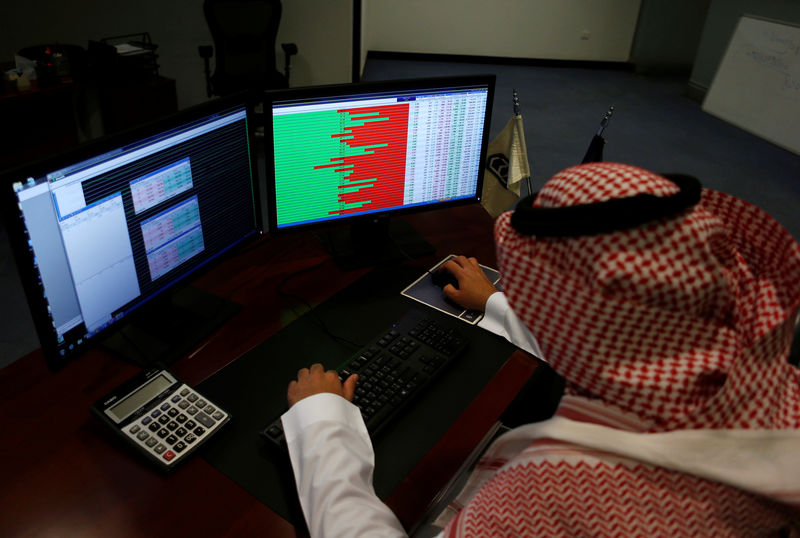 © Reuters. الأسهم السعودية تتراجع قبل دخول فوتسي راسل وتباين أسواق الخليج