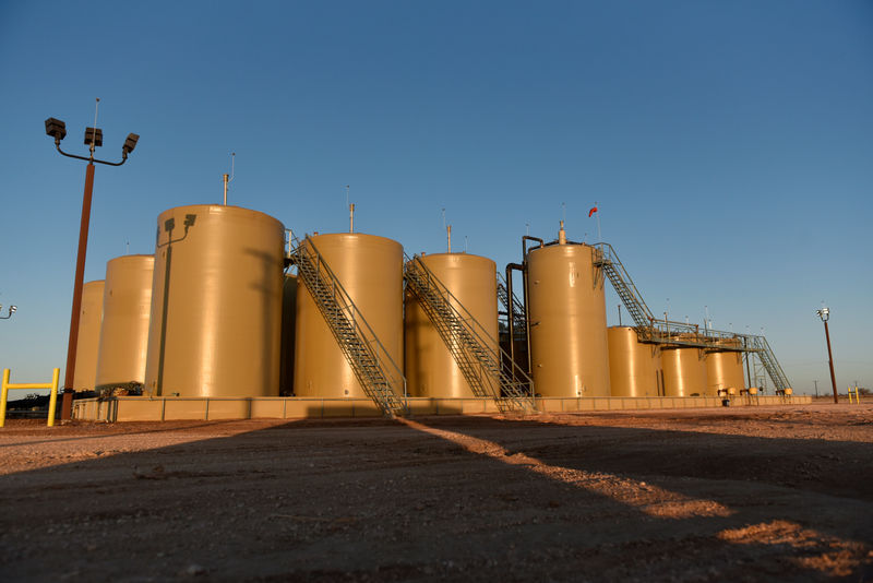 © Reuters. A wastewater injection facility operated by On Point Energy is seen at sunrise in Big Spring